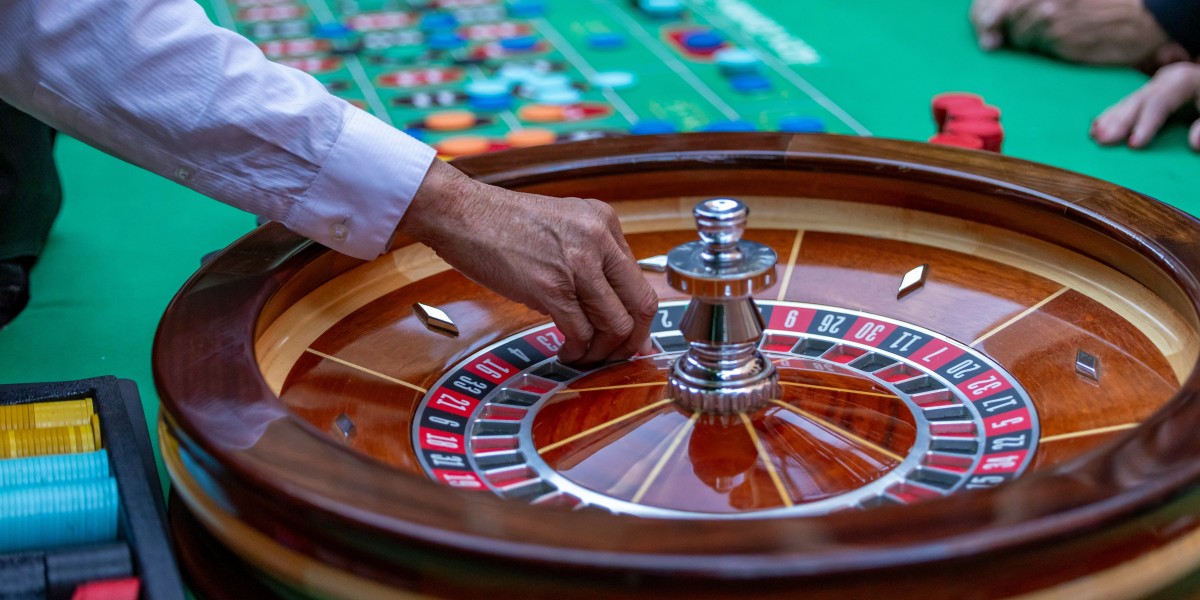 Examining the Psychological Aspects of Online Gambling: What Keeps Players Returning?